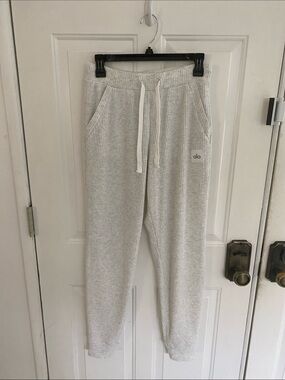 Alo, Muse Sweatpant in White Heather ( Limited Edition)